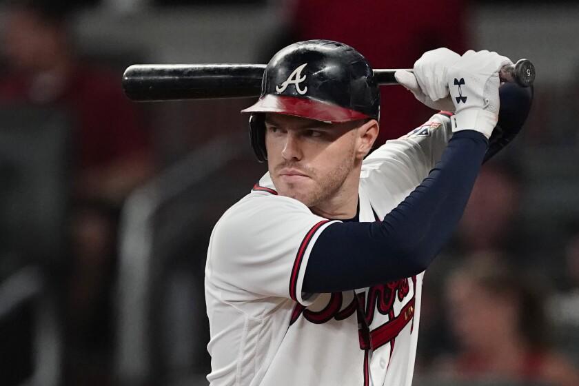 Freddie Freeman, one of free agency's biggest prizes, agrees to Dodgers deal