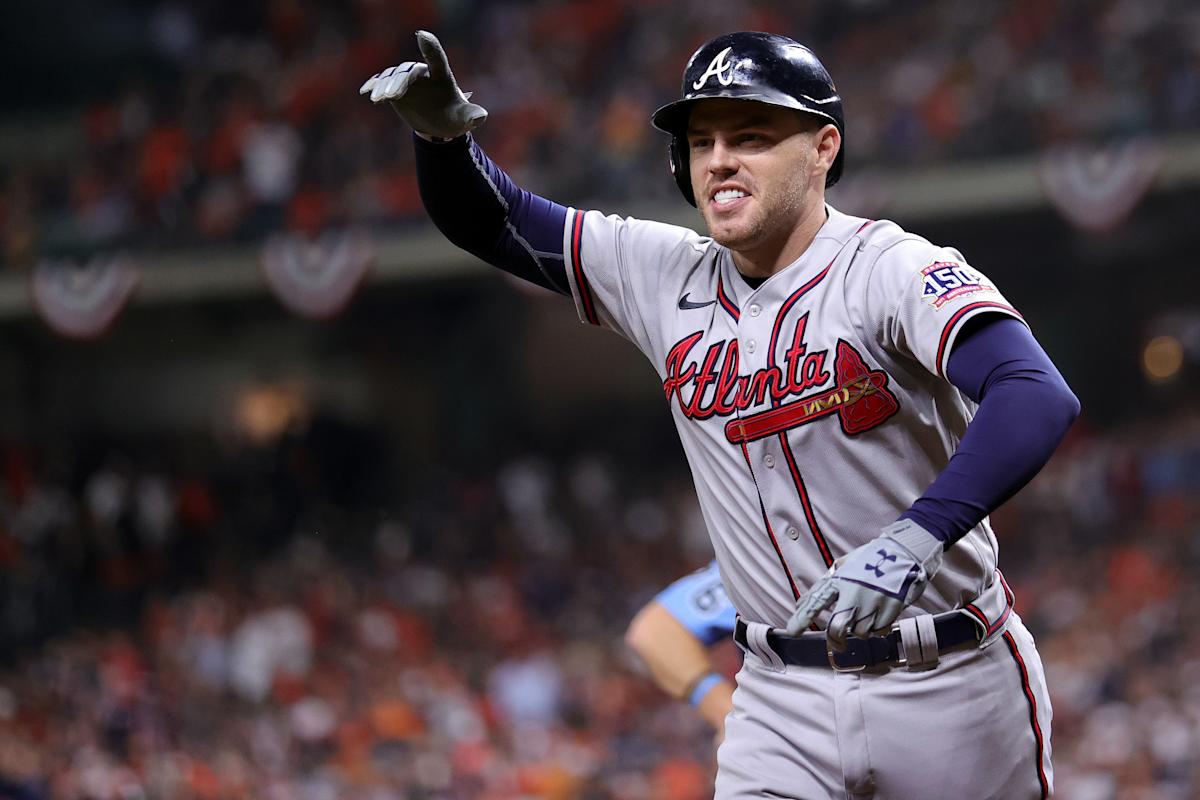 Freddie Freeman reaches 6-year deal with Dodgers