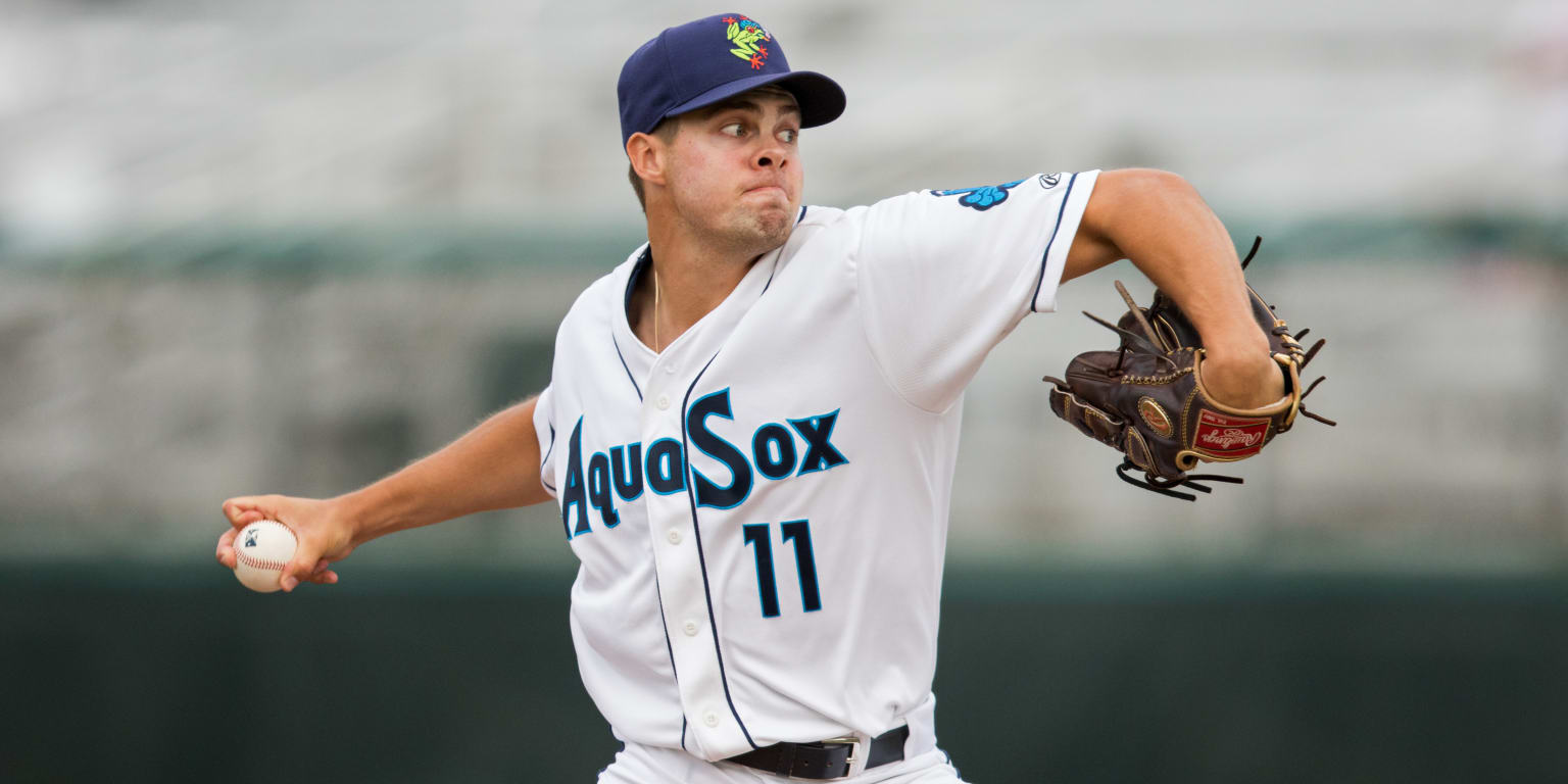 Mariners remain active in starting pitching market