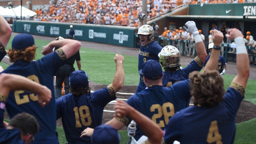 Notre Dame shocks No. 1 Tennessee, earns berth to College World Series
