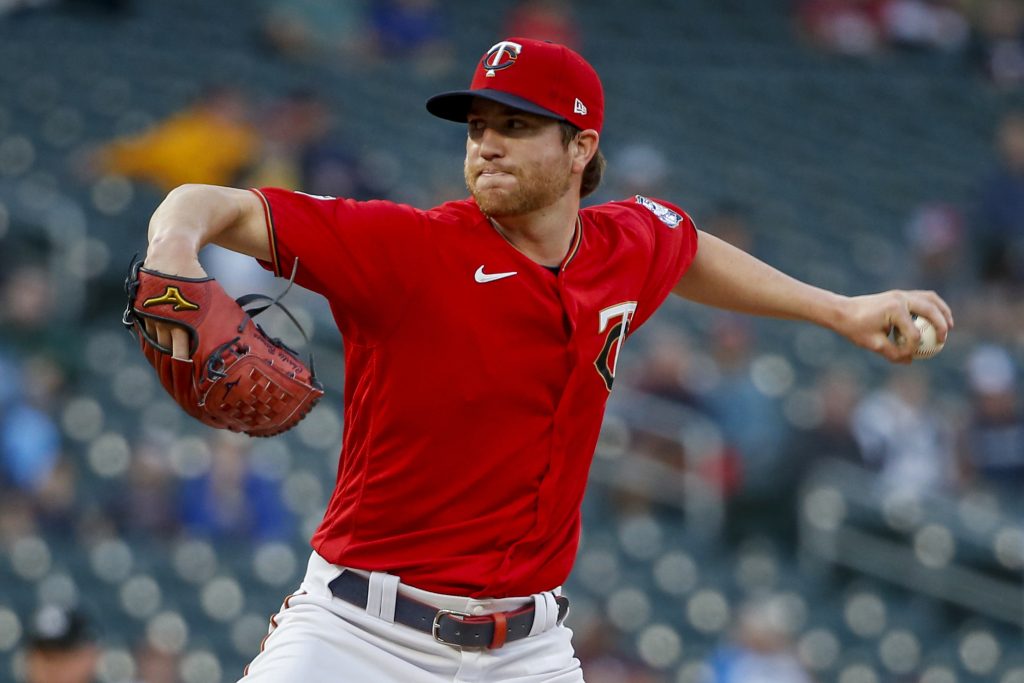 Charlie Barnes Re-Signs With KBO's Lotte Giants